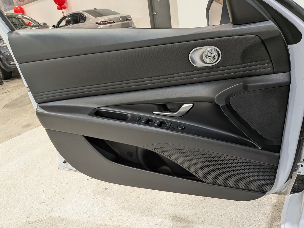 Hyundai Elantra 2024