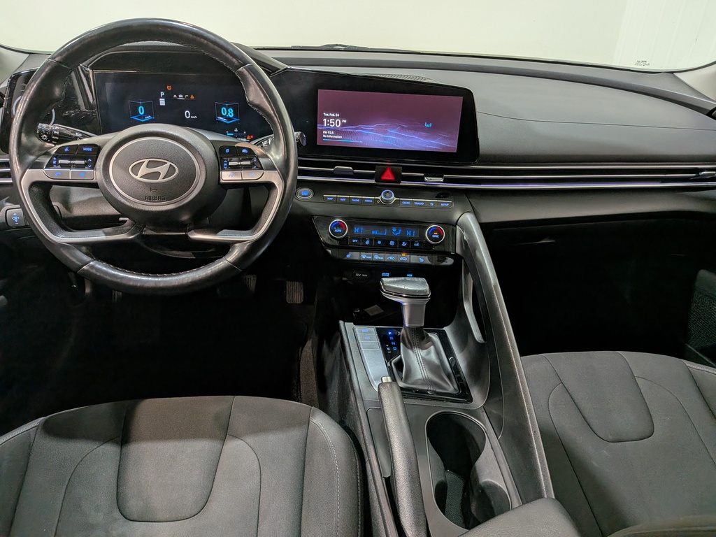 Hyundai Elantra 2024