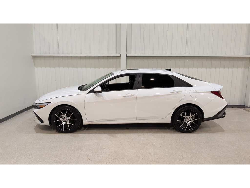 Hyundai Elantra 2024