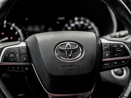 used 2021 Toyota Highlander car, priced at $45,995