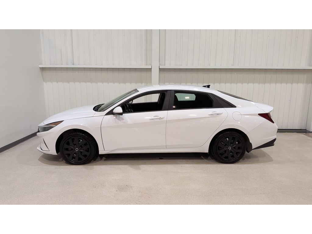 Hyundai Elantra 2022