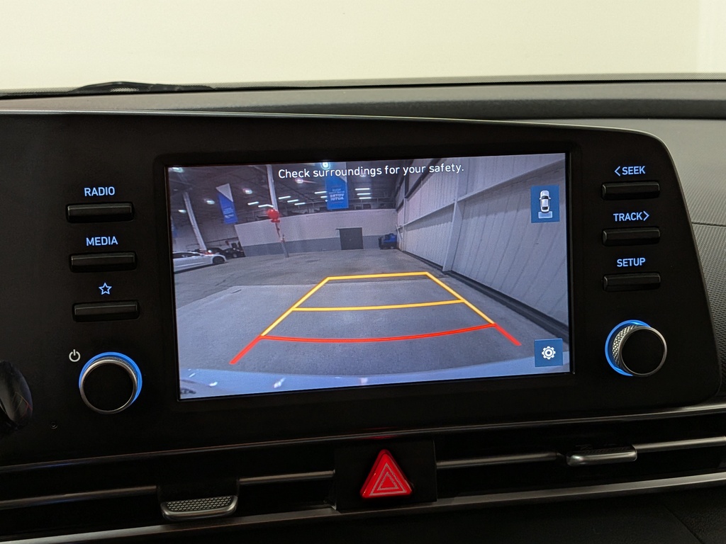 Hyundai Elantra 2022