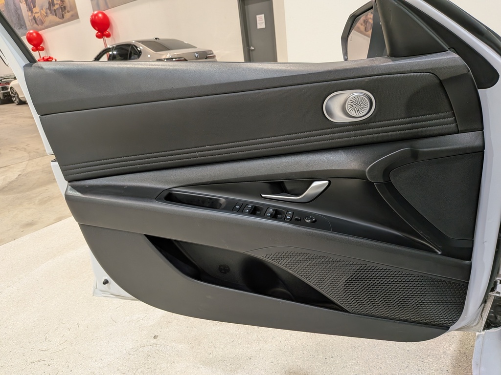 Hyundai Elantra 2022