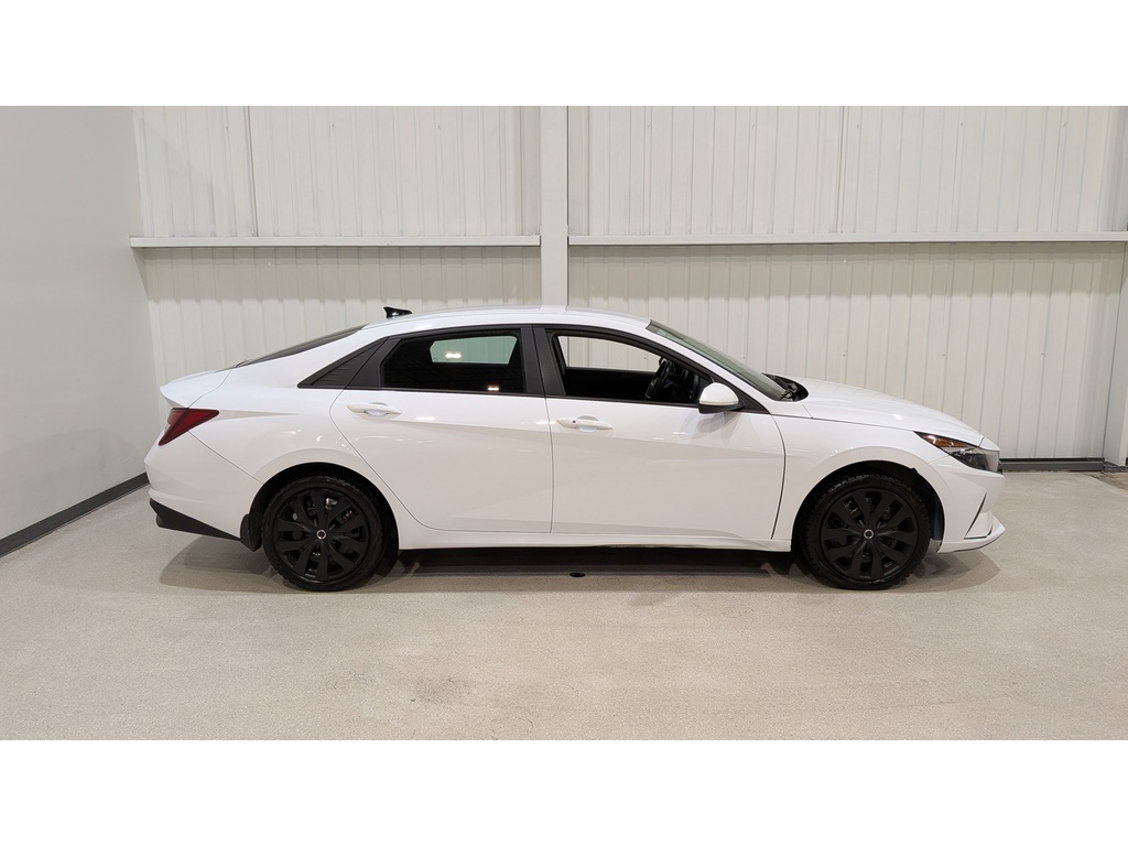 Hyundai Elantra 2022