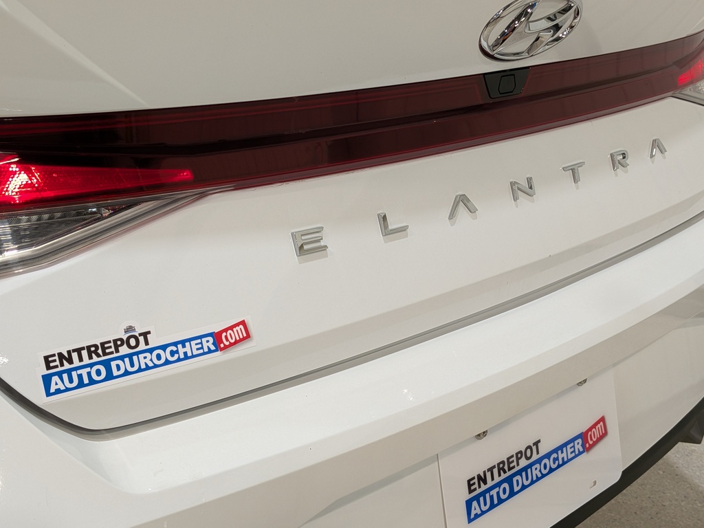 Hyundai Elantra 2022