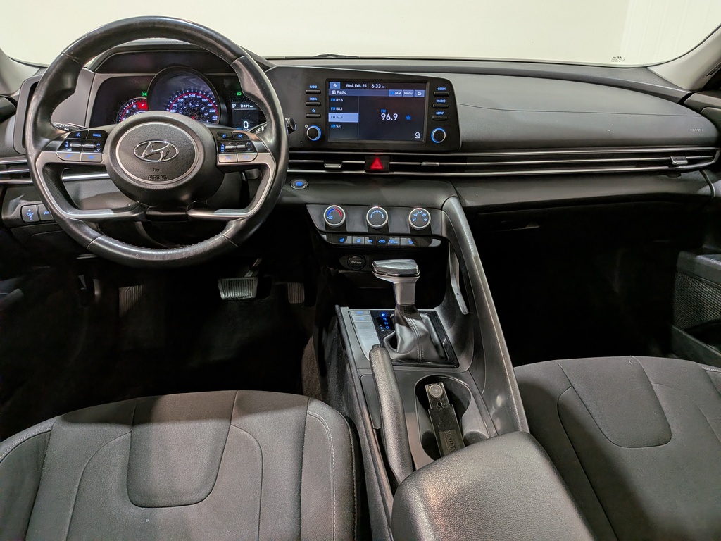 Hyundai Elantra 2022