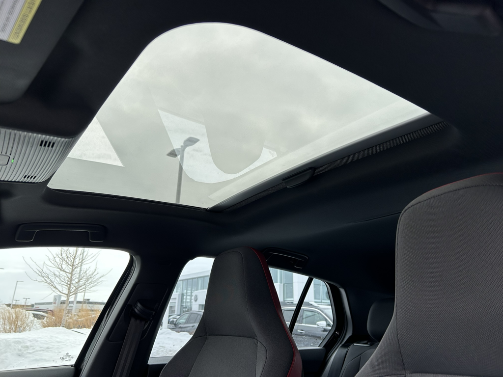 2022 Volkswagen Golf GTI - Gallery image 11