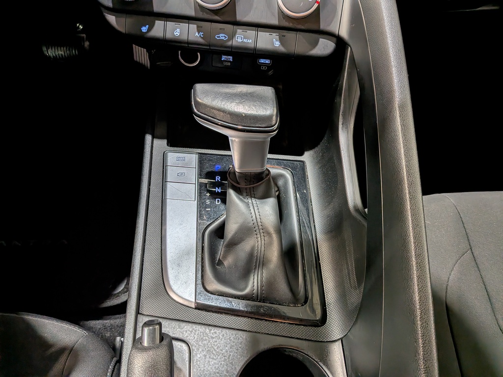 Hyundai Elantra 2022