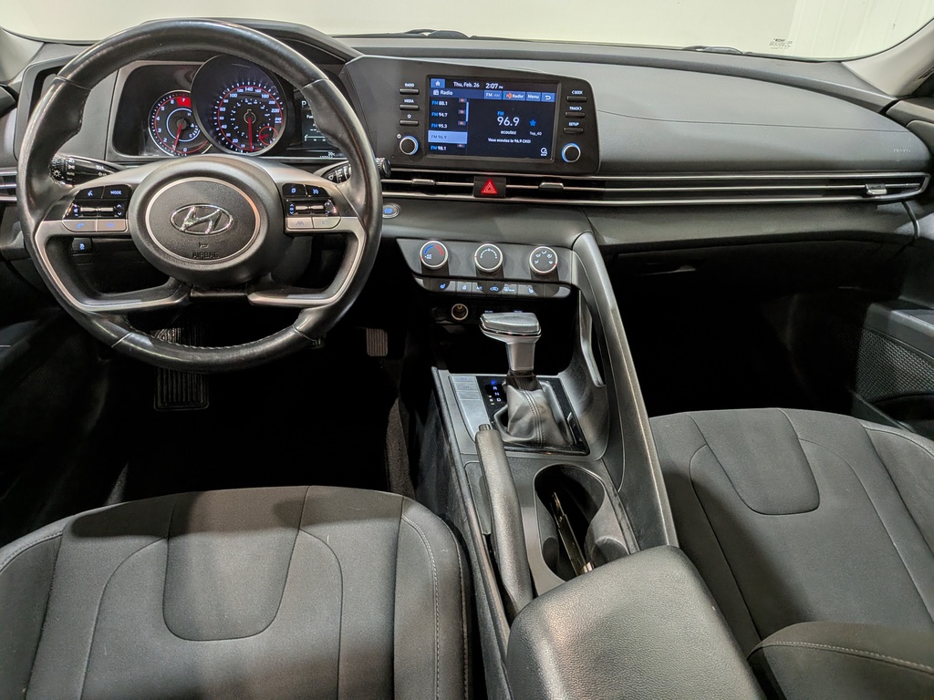 Hyundai Elantra 2022