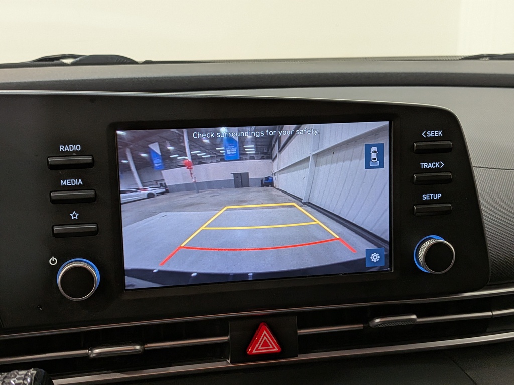 Hyundai Elantra 2022