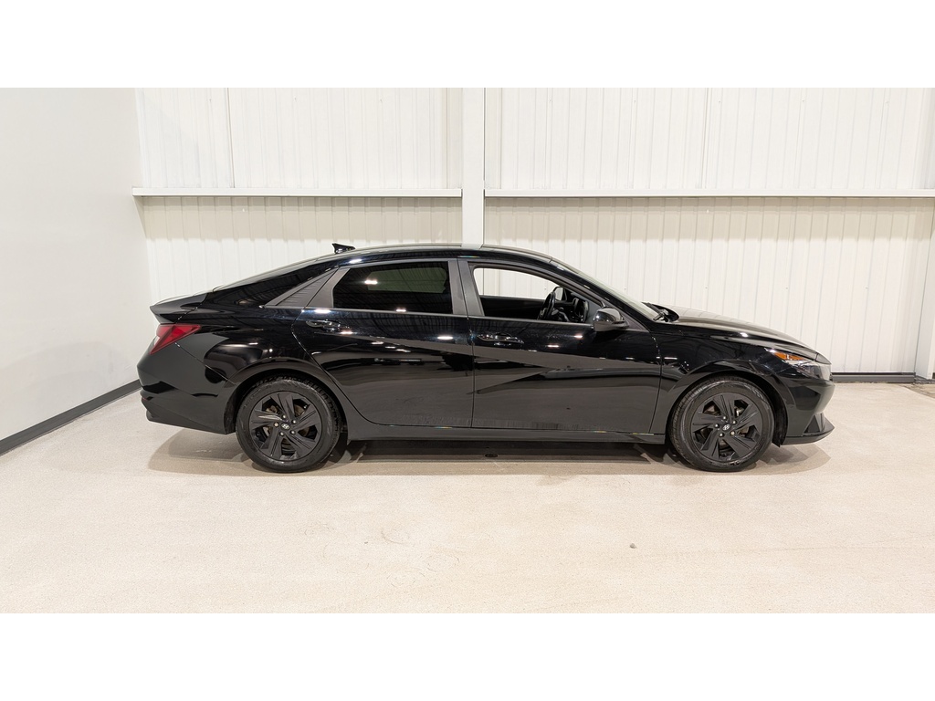 Hyundai Elantra 2022