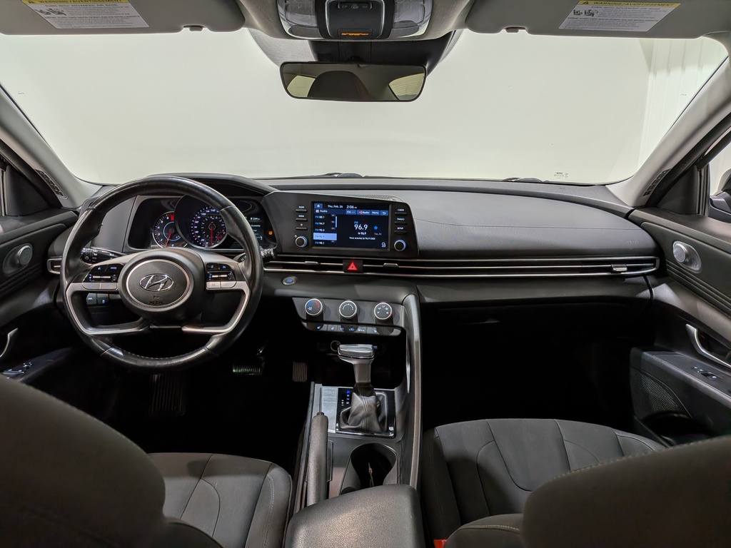 Hyundai Elantra 2022