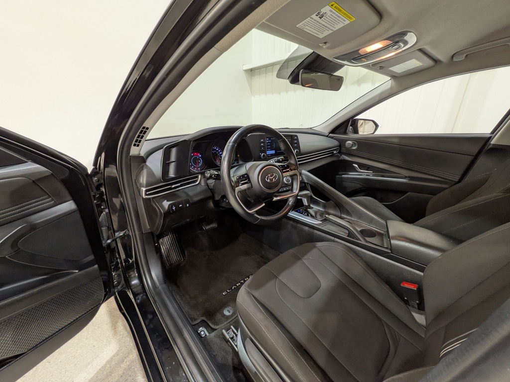 Hyundai Elantra 2022