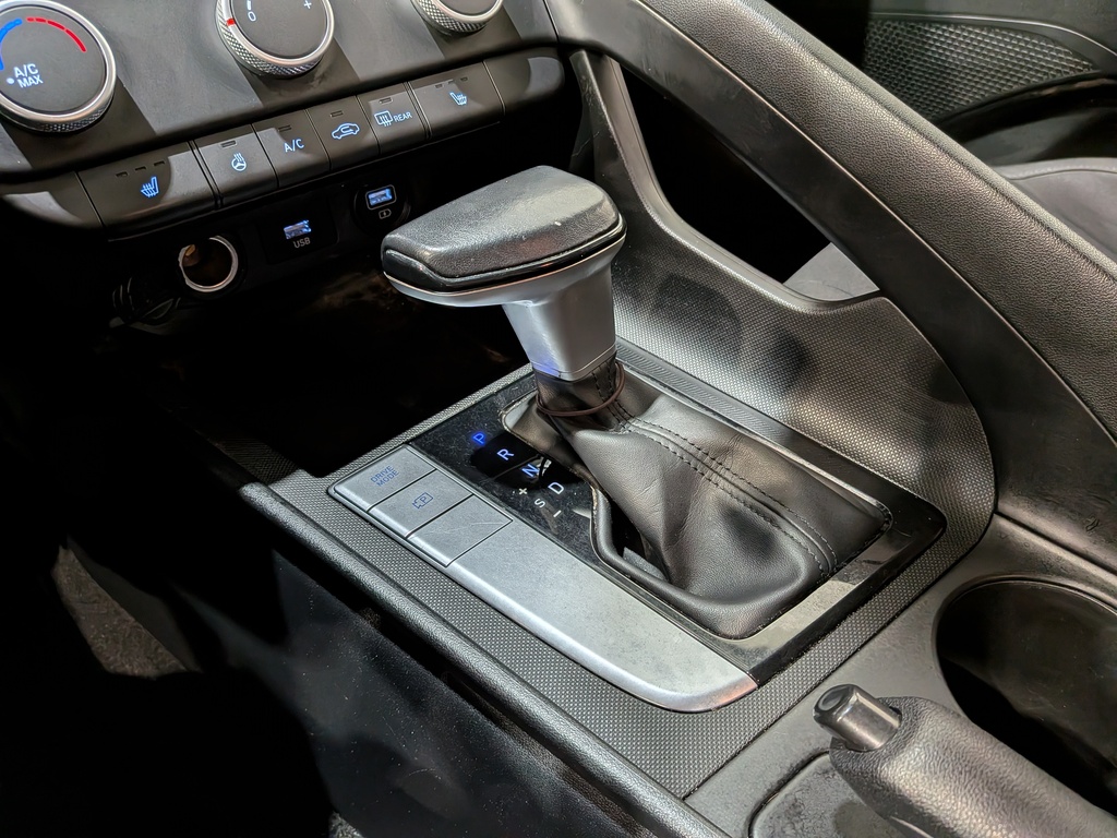 Hyundai Elantra 2022