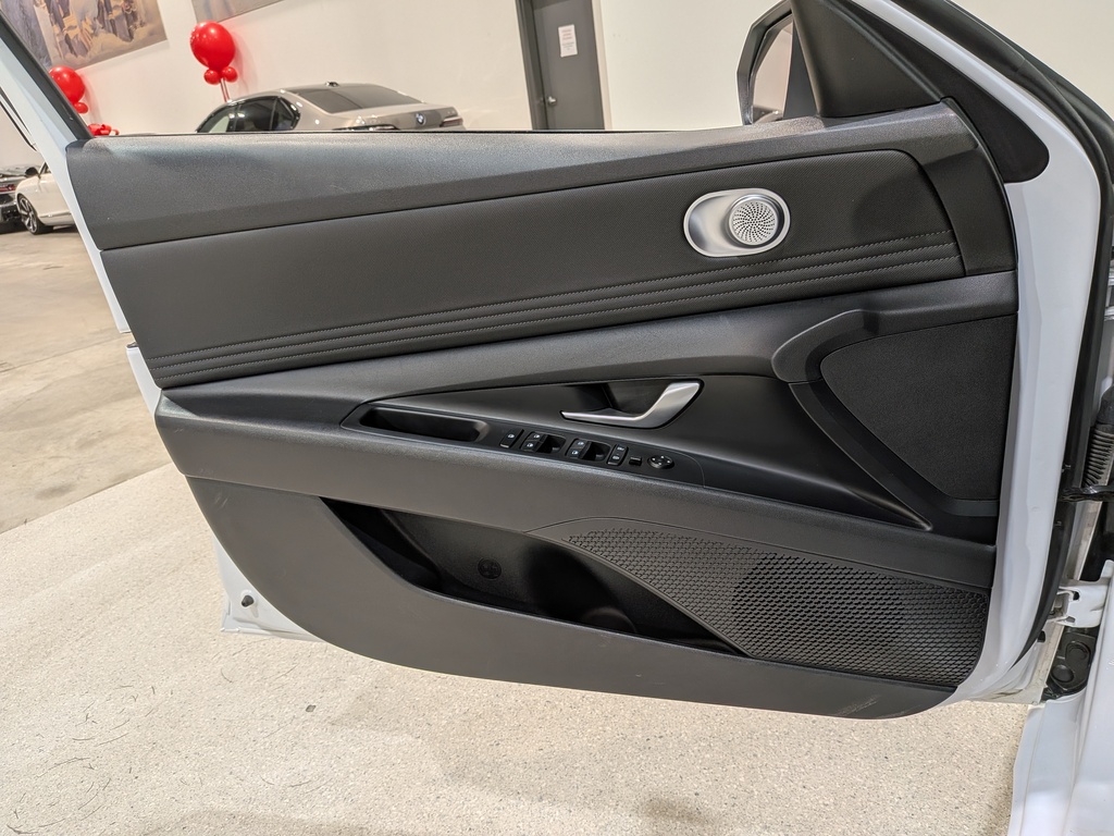 Hyundai Elantra 2023