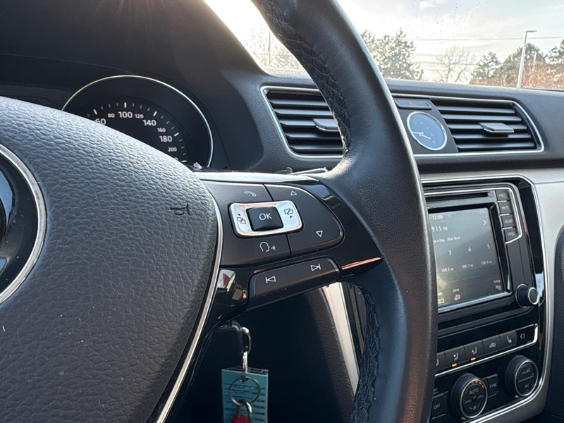 2017 Volkswagen Passat - Gallery image 20