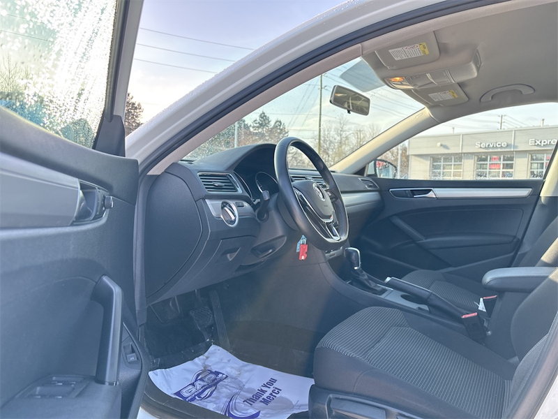 2017 Volkswagen Passat - Gallery image 10