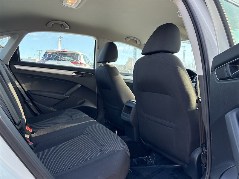 2017 Volkswagen Passat - Gallery image 13