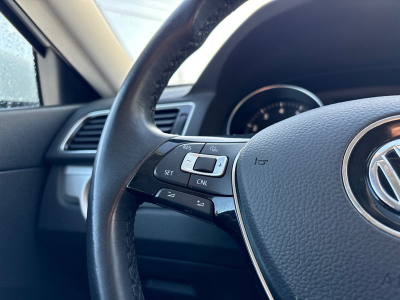 2017 Volkswagen Passat - Gallery image 19