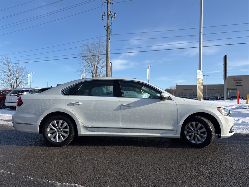 2017 Volkswagen Passat - Gallery image 5