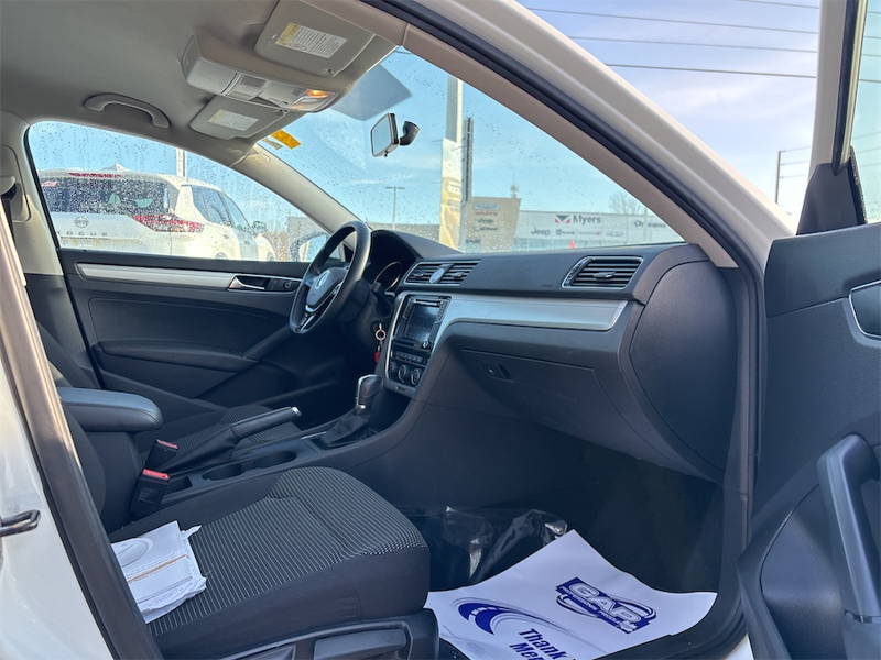2017 Volkswagen Passat - Gallery image 11