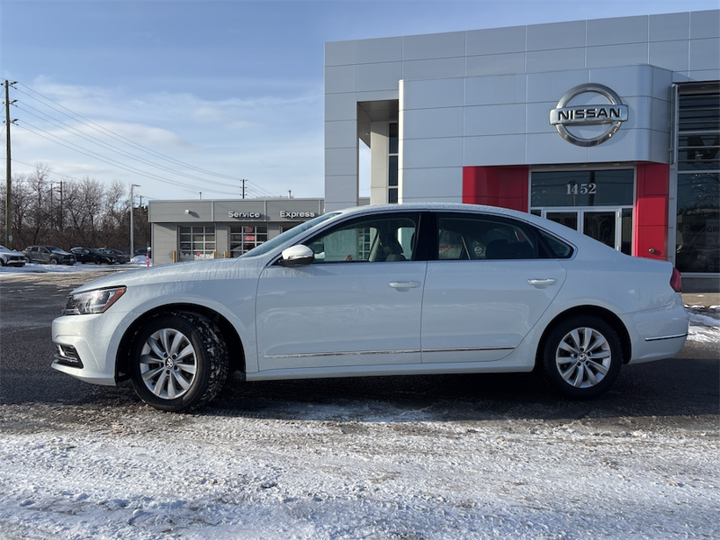 2017 Volkswagen Passat - Gallery image 1