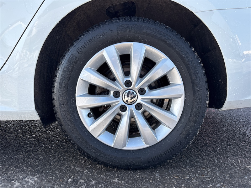 2017 Volkswagen Passat - Gallery image 9