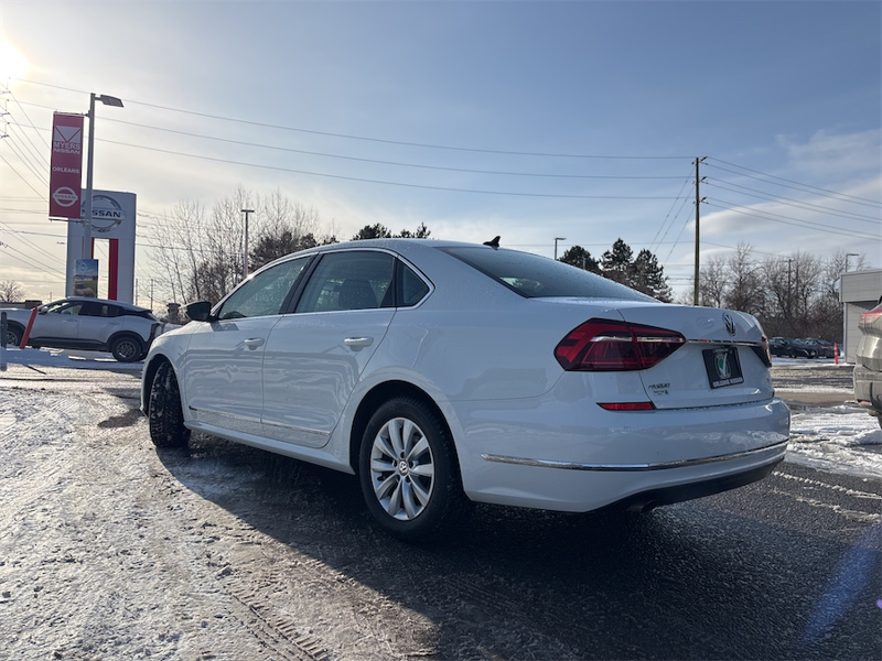 2017 Volkswagen Passat - Gallery image 2
