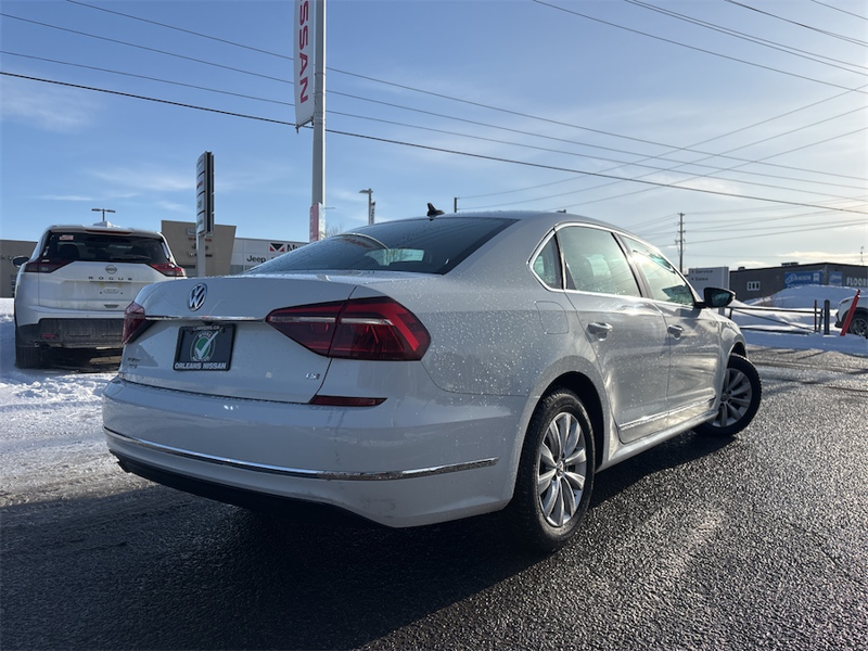 2017 Volkswagen Passat - Gallery image 4