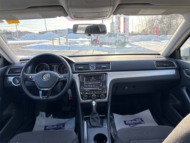 2017 Volkswagen Passat - Gallery image 15