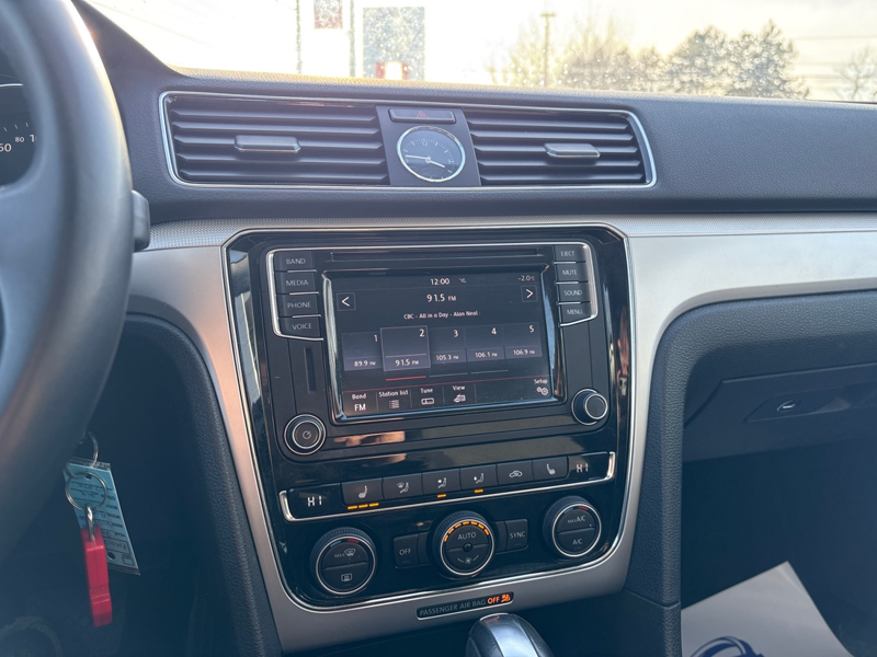 2017 Volkswagen Passat - Gallery image 21