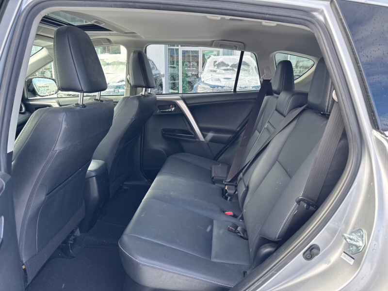 2017 Toyota RAV4 Hybrid - Gallery image 11