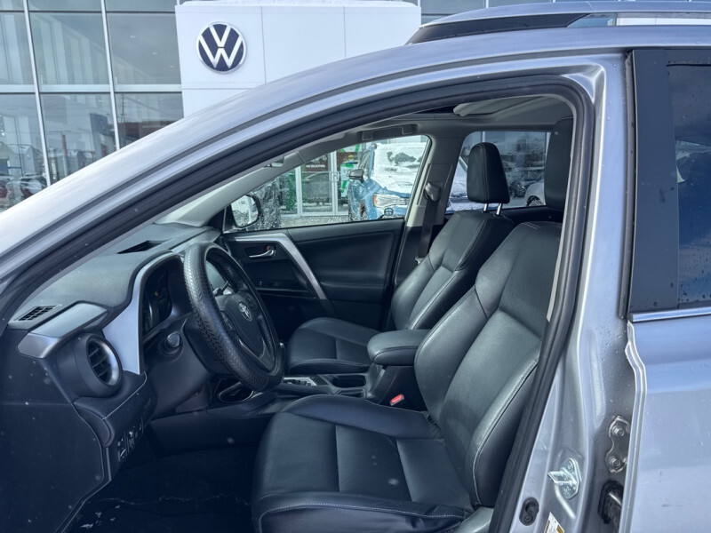 2017 Toyota RAV4 Hybrid - Gallery image 12