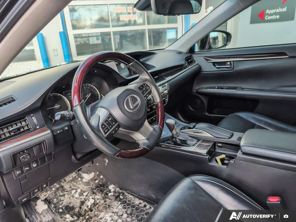 2017 Lexus ES 350 - Gallery image 12