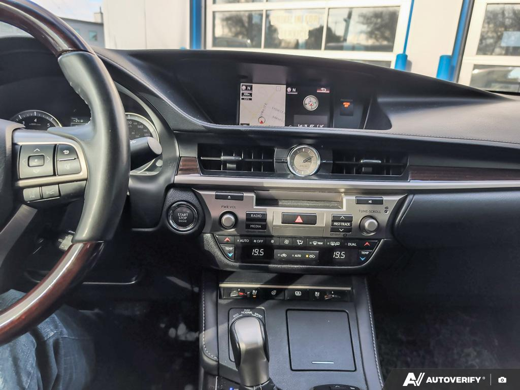 2017 Lexus ES 350 - Gallery image 18