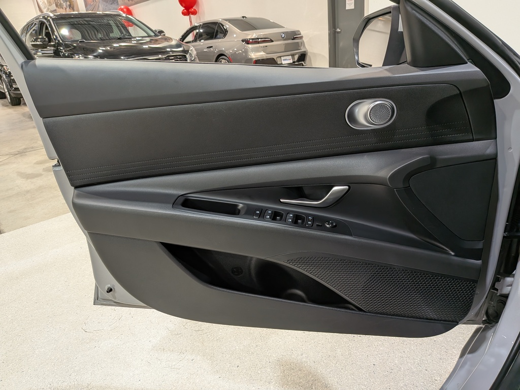 Hyundai Elantra 2025