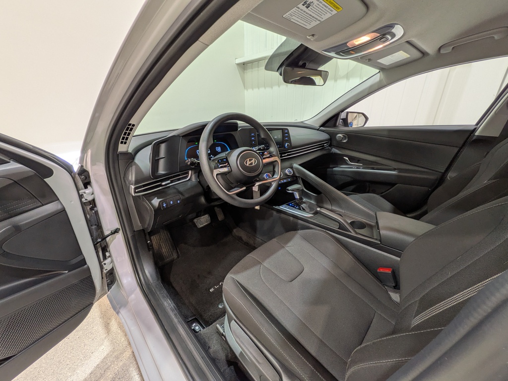 Hyundai Elantra 2025