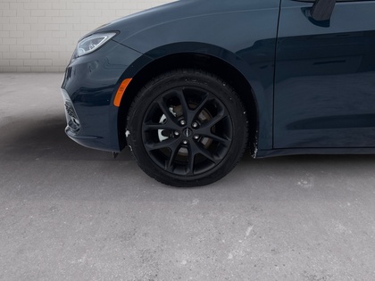 used 2025 Chrysler Pacifica car, priced at $44,921