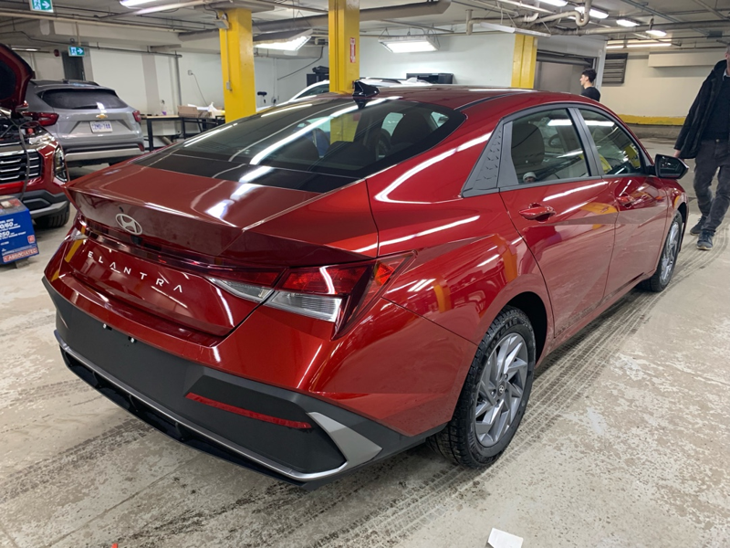 2025 Hyundai Elantra - Gallery image 2