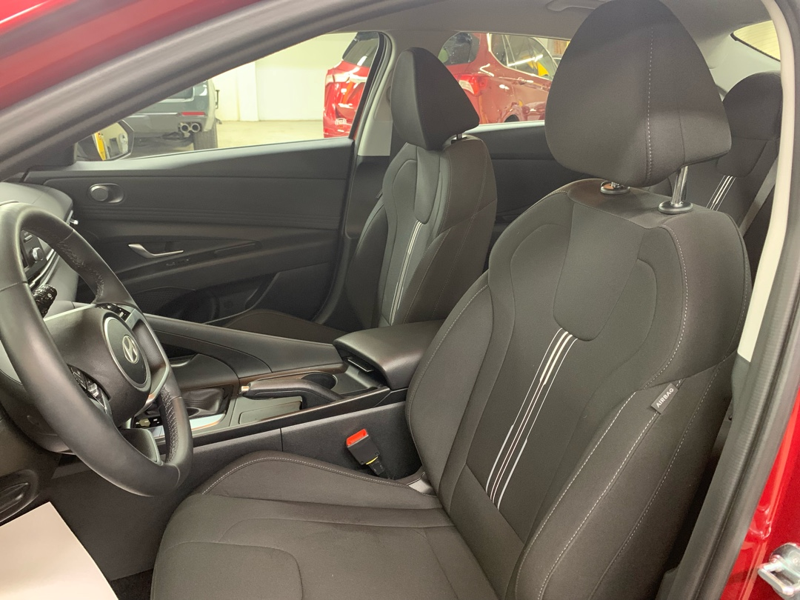2025 Hyundai Elantra - Gallery image 12