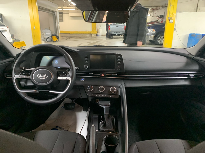 2025 Hyundai Elantra - Gallery image 15