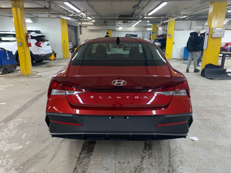 2025 Hyundai Elantra - Gallery image 3