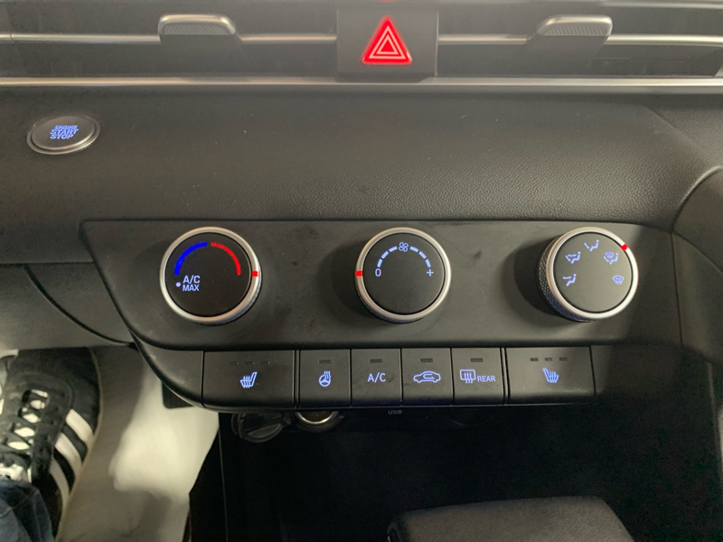 2025 Hyundai Elantra - Gallery image 24