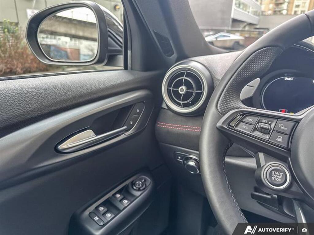 2024 Alfa Romeo Tonale EAWD (PHEV) Veloce, Vancouver, Cash