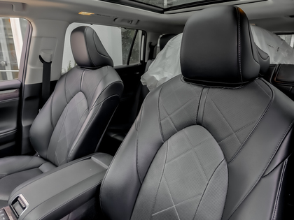 used 2022 Toyota Highlander car, priced at $44,995