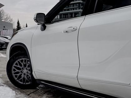 used 2022 Toyota Highlander car, priced at $44,995