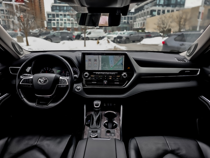used 2022 Toyota Highlander car, priced at $44,995