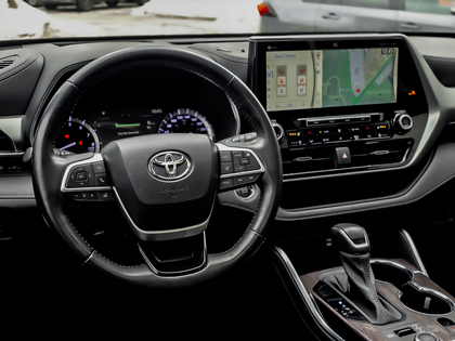 used 2022 Toyota Highlander car, priced at $44,995