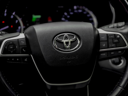 used 2022 Toyota Highlander car, priced at $44,995