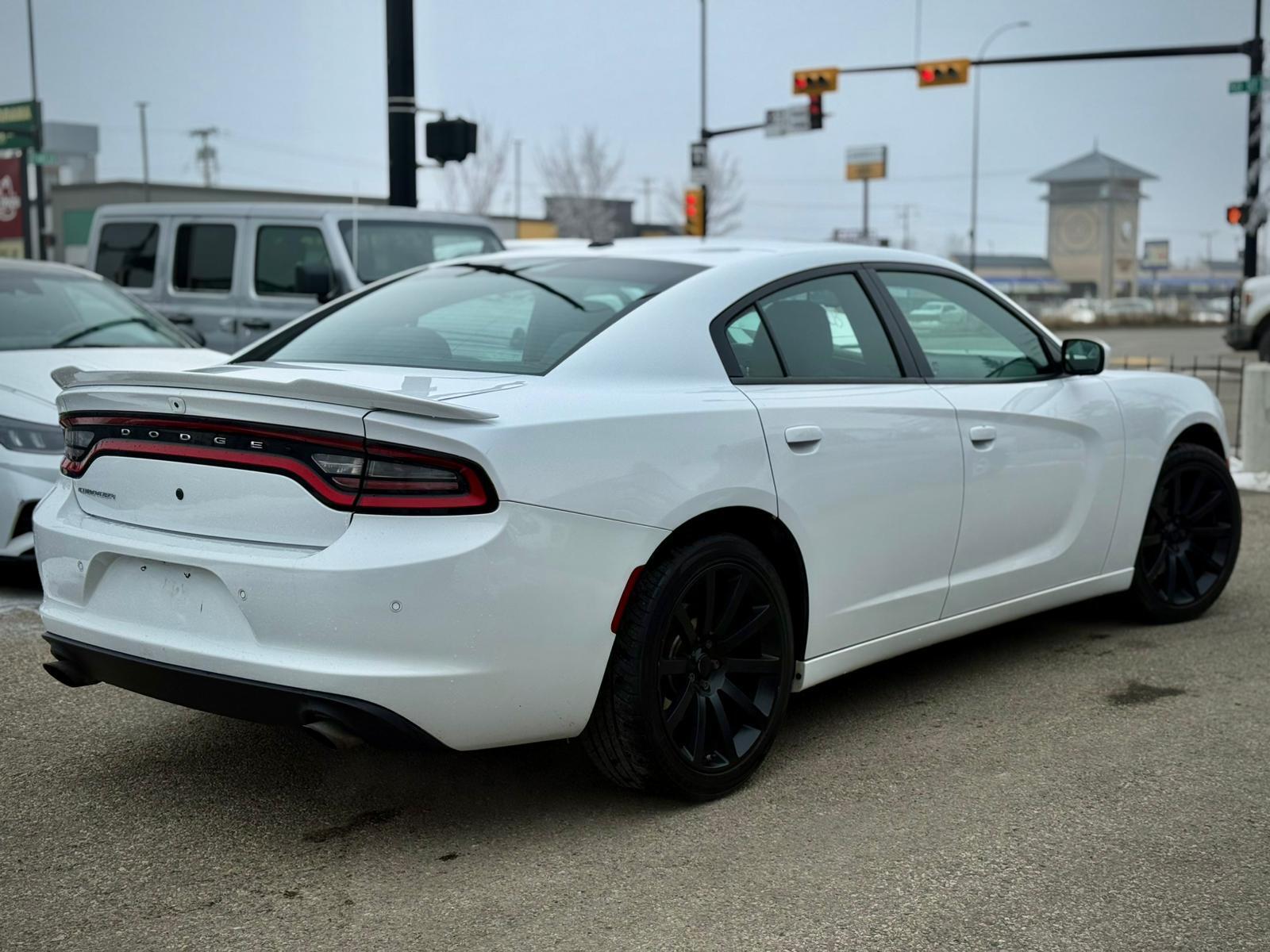 2020 Dodge Charger — view 4